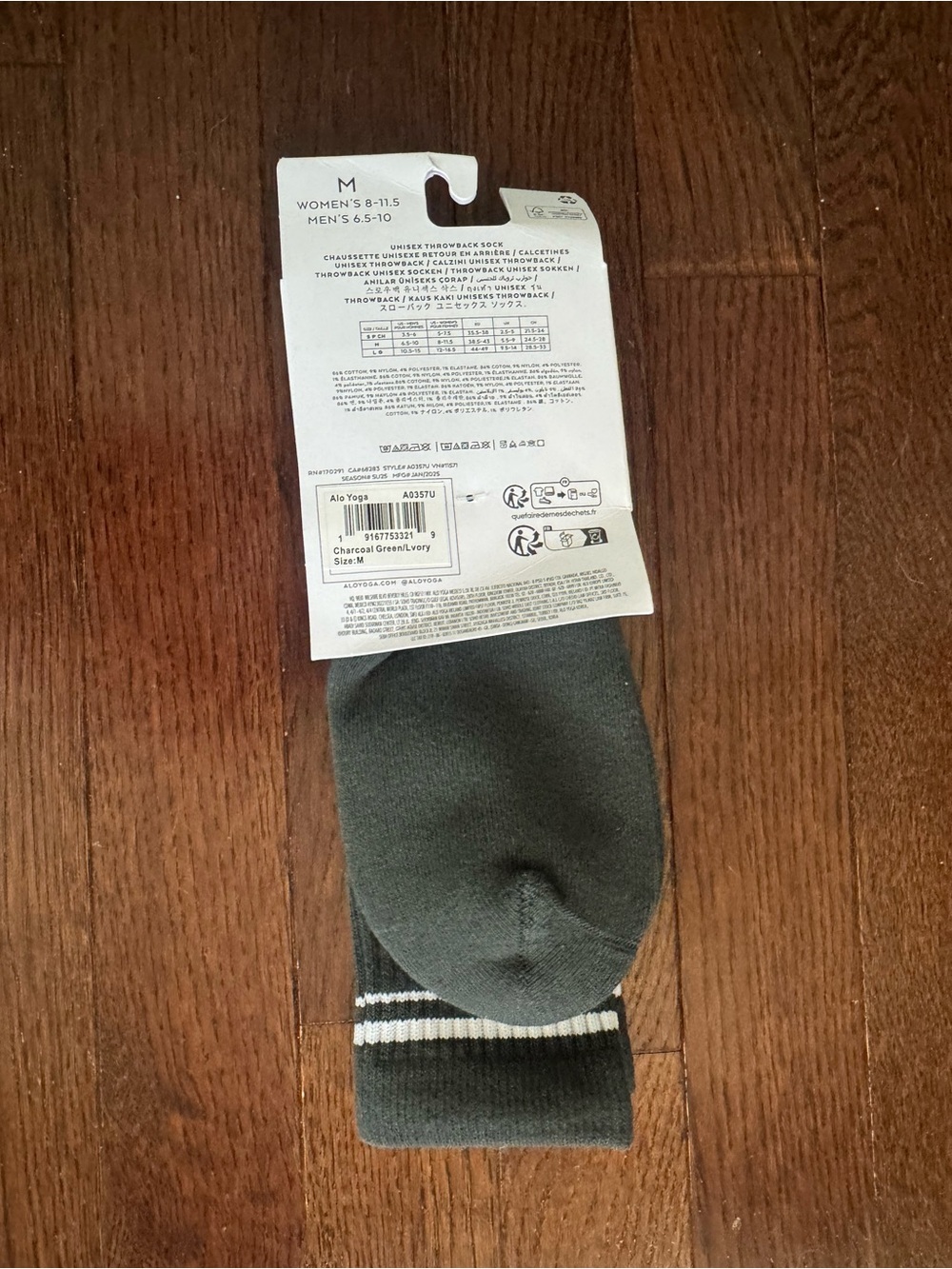 New ALO Yoga unisex Charcoal Gray & Ivory Throwback Socks Size Medium NWT - Picture 3 of 3
